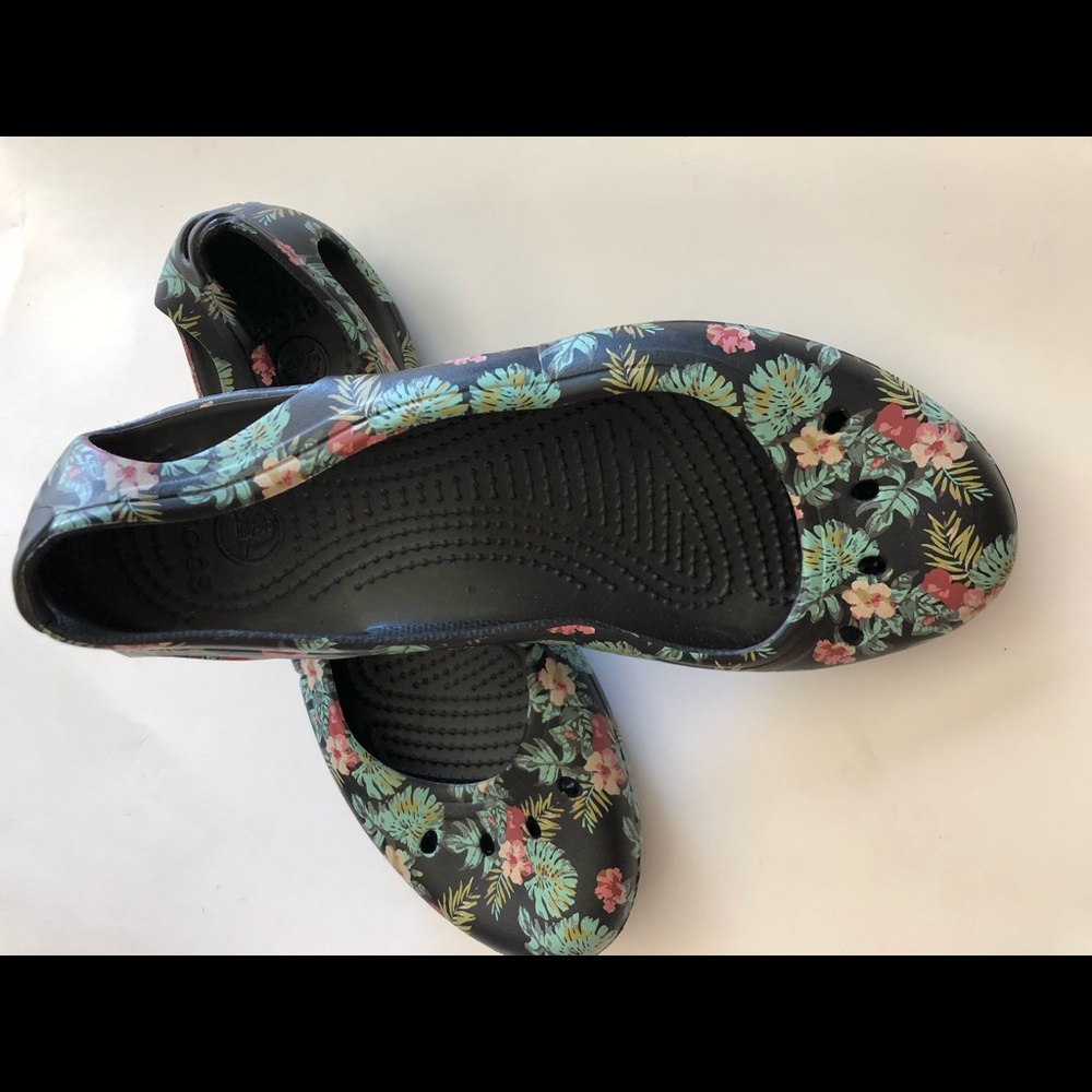 Croc Kaedee flat with flowers size 9